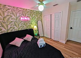 Chic 3 BR w/ Pool Near Disney Magic