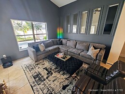 Chic 3 BR w/ Pool Near Disney Magic