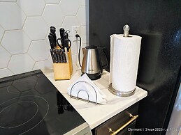 Chic 3 BR w/ Pool Near Disney Magic