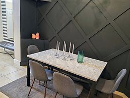 Chic 3 BR w/ Pool Near Disney Magic