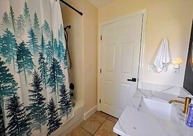 Chic 3 BR w/ Pool Near Disney Magic