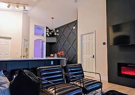 Chic 3 BR w/ Pool Near Disney Magic