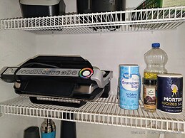 Chic 3 BR w/ Pool Near Disney Magic