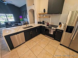 Chic 3 BR w/ Pool Near Disney Magic