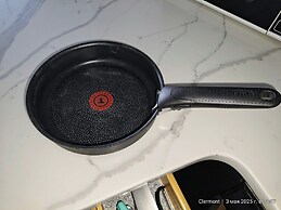 Chic 3 BR w/ Pool Near Disney Magic