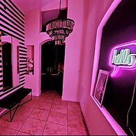 Chic 3 BR w/ Pool Near Disney Magic