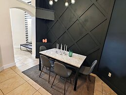 Chic 3 BR w/ Pool Near Disney Magic
