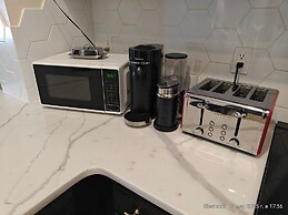 Chic 3 BR w/ Pool Near Disney Magic