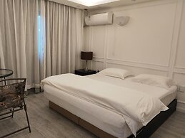 Lata Hotel