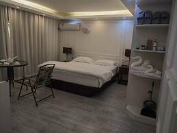 Lata Hotel
