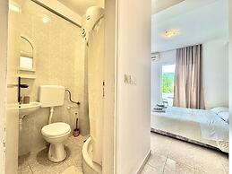 B&M Holiday Rooms
