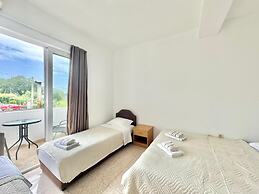 B&M Holiday Rooms