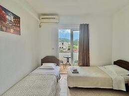 B&M Holiday Rooms