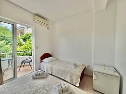 B&M Holiday Rooms