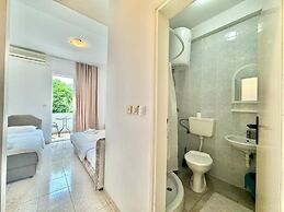 B&M Holiday Rooms