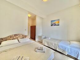 B&M Holiday Rooms