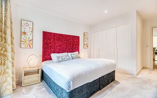 Austin David Royal Wharf