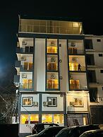 Hotel Mahadev Restaurant & Cafe