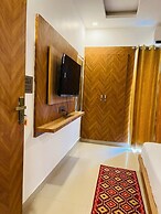 Hotel Mahadev Restaurant & Cafe