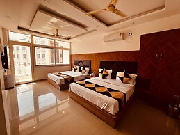 Hotel Mahadev Restaurant & Cafe