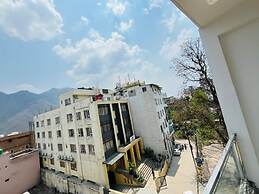 Hotel Mahadev Restaurant & Cafe