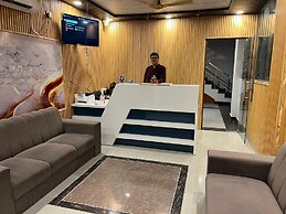 Hotel Mahadev Restaurant & Cafe