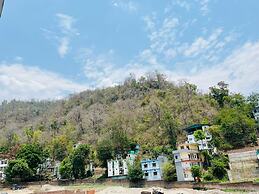 Hotel Mahadev Restaurant & Cafe