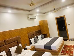 Hotel Mahadev Restaurant & Cafe