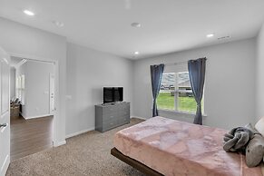 Charming 4br Ranch-style Home Corner Lot 4 Bedroom Home