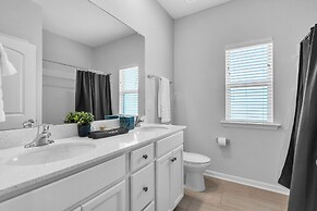 Charming 4br Ranch-style Home Corner Lot 4 Bedroom Home