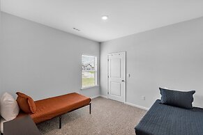 Charming 4br Ranch-style Home Corner Lot 4 Bedroom Home