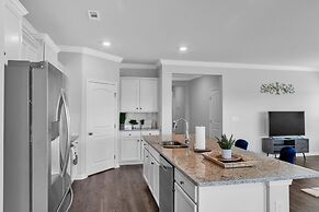 Charming 4br Ranch-style Home Corner Lot 4 Bedroom Home