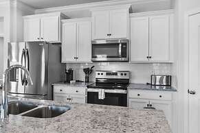 Charming 4br Ranch-style Home Corner Lot 4 Bedroom Home