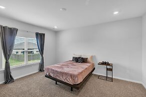 Charming 4br Ranch-style Home Corner Lot 4 Bedroom Home