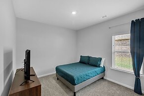 Charming 4br Ranch-style Home Corner Lot 4 Bedroom Home