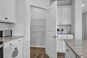 Charming 4br Ranch-style Home Corner Lot 4 Bedroom Home