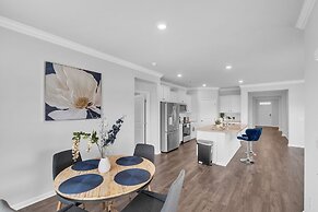 Charming 4br Ranch-style Home Corner Lot 4 Bedroom Home