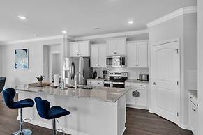 Charming 4br Ranch-style Home Corner Lot 4 Bedroom Home