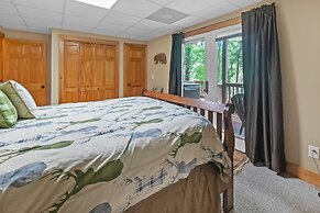 Mountain Getaway With Hot Tub & Game Room 4 Bedroom Cabin