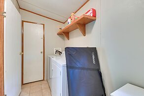 5 Blocks to Beach Access: Sanders Island Getaway!