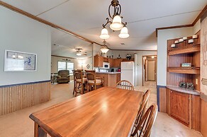 5 Blocks to Beach Access: Sanders Island Getaway!