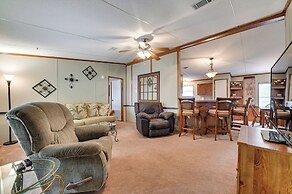 5 Blocks to Beach Access: Sanders Island Getaway!