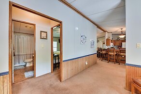 5 Blocks to Beach Access: Sanders Island Getaway!