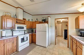 5 Blocks to Beach Access: Sanders Island Getaway!