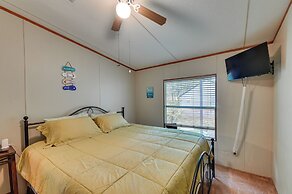 5 Blocks to Beach Access: Sanders Island Getaway!