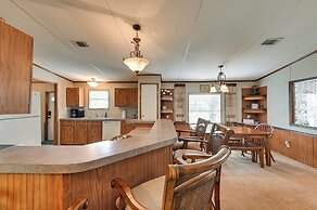 5 Blocks to Beach Access: Sanders Island Getaway!