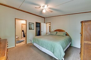 5 Blocks to Beach Access: Sanders Island Getaway!