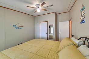 5 Blocks to Beach Access: Sanders Island Getaway!