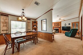 5 Blocks to Beach Access: Sanders Island Getaway!