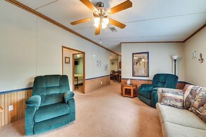 5 Blocks to Beach Access: Sanders Island Getaway!